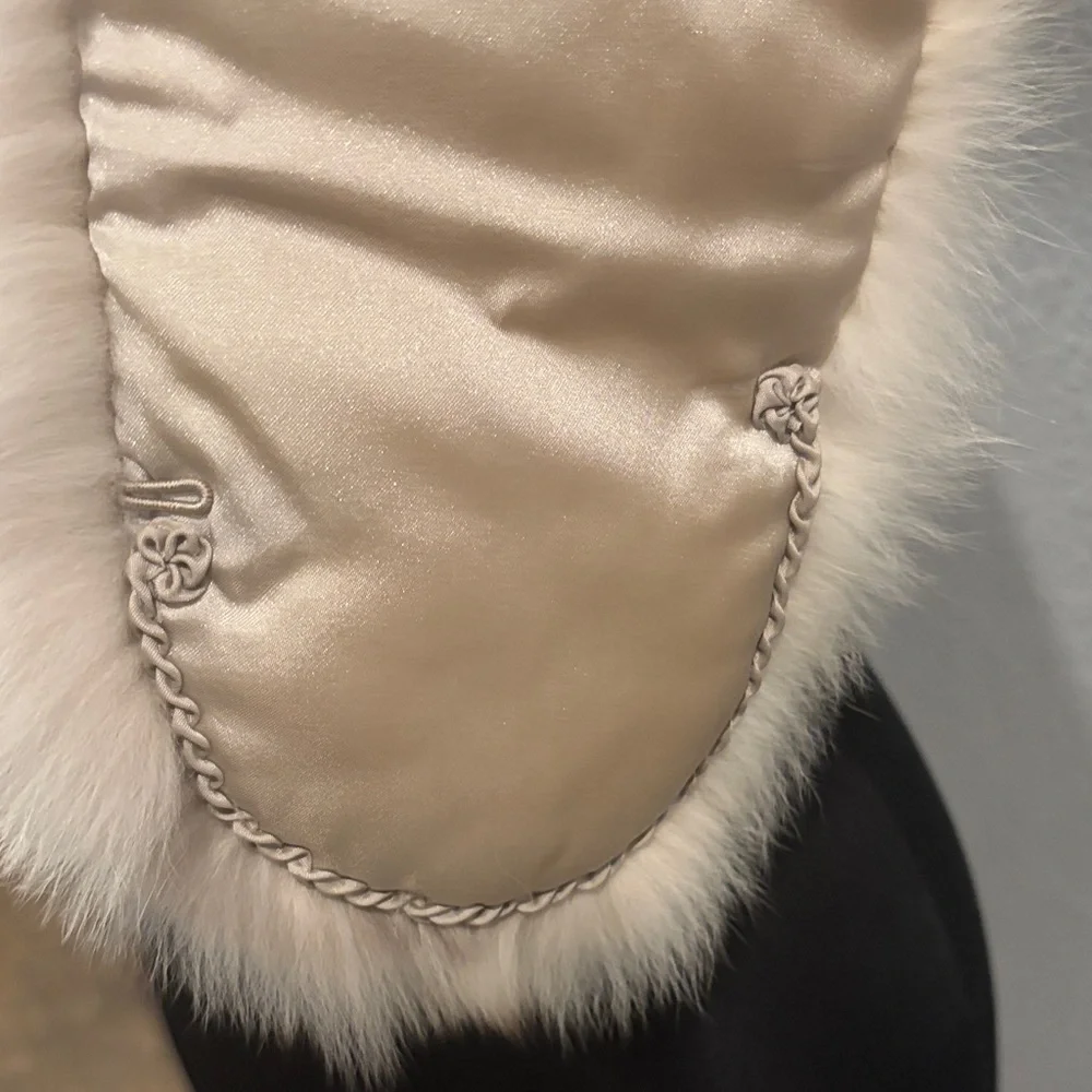 Saga Furs Elegant Beige Fur Wrap - Picture 3 of 5